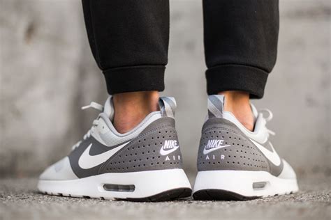 nike air tavas